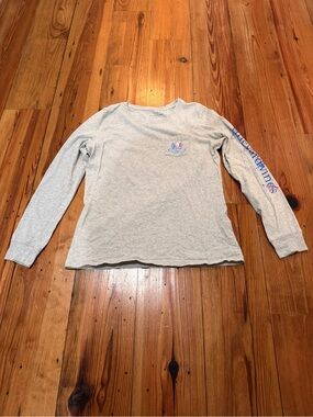 Vineyard Vines Long Sleeve Tee in Light Heather Gray with Pink/Blue Logo